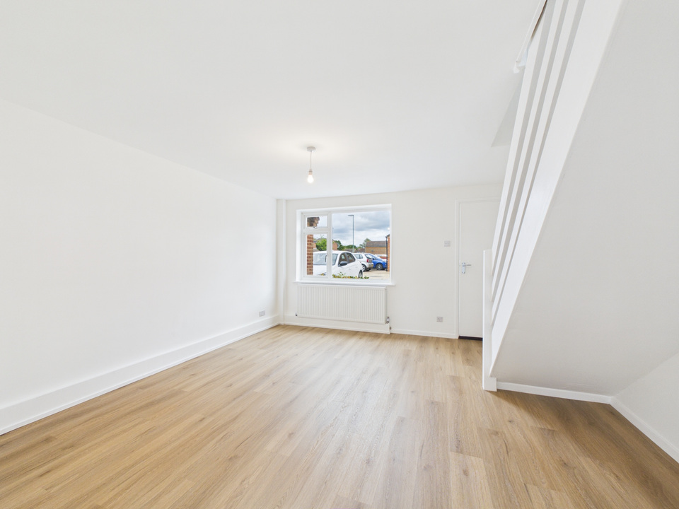 3 bed end of terrace house for sale in Brockhurst Close, Horsham, West Sussex  - Property Image 2