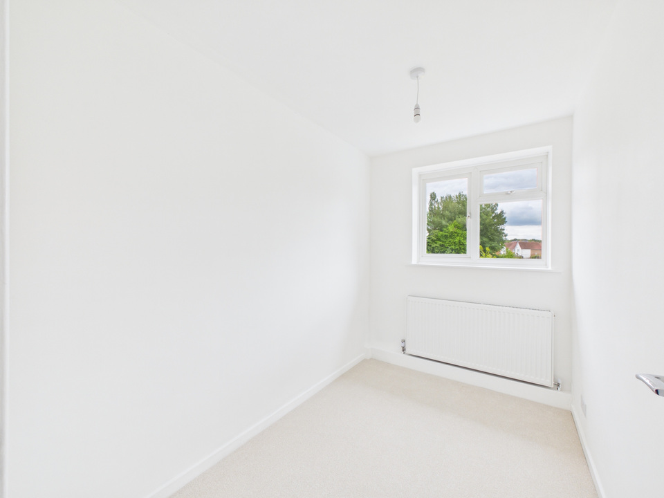 3 bed end of terrace house for sale in Brockhurst Close, Horsham, West Sussex  - Property Image 5