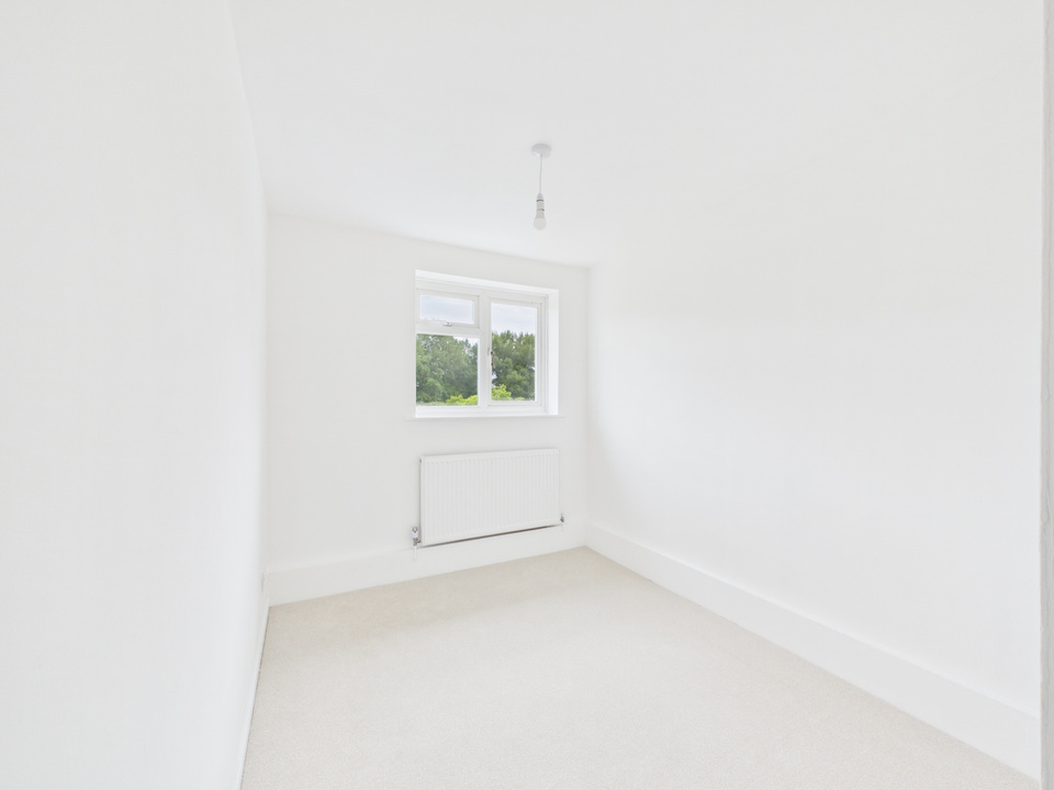3 bed end of terrace house for sale in Brockhurst Close, Horsham, West Sussex  - Property Image 13