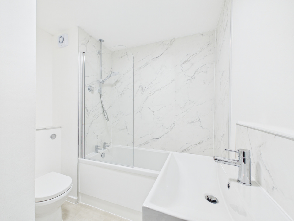 3 bed end of terrace house for sale in Brockhurst Close, Horsham, West Sussex  - Property Image 6