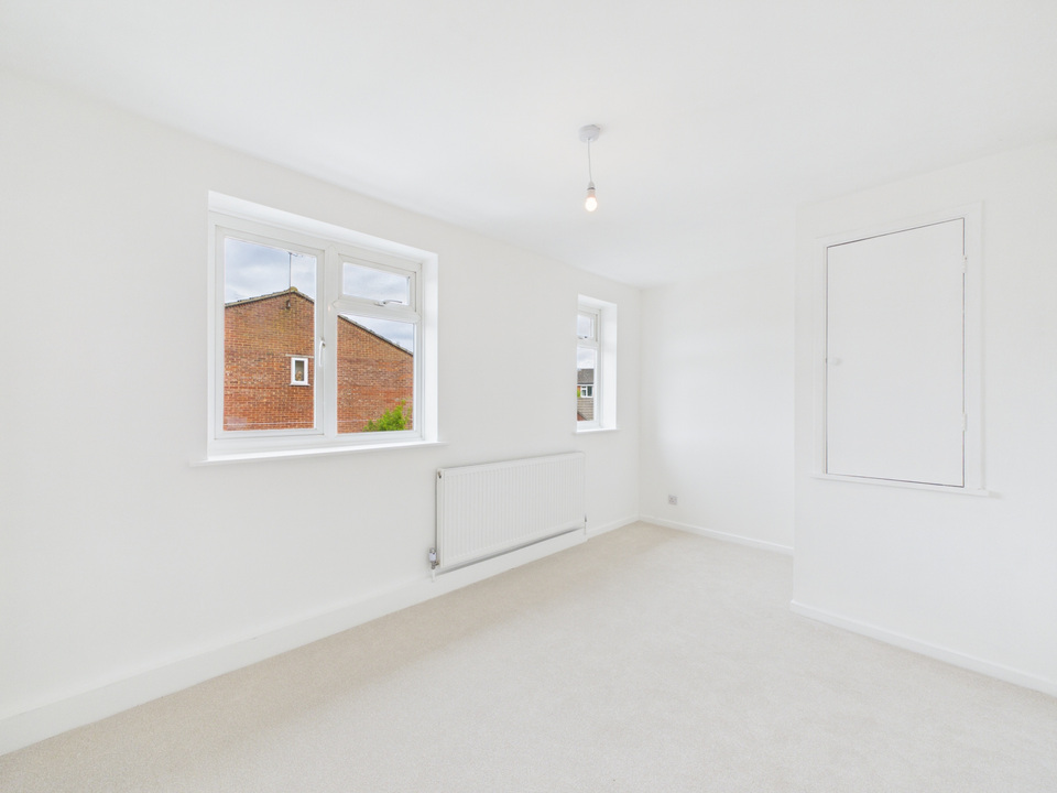 3 bed end of terrace house for sale in Brockhurst Close, Horsham, West Sussex  - Property Image 4