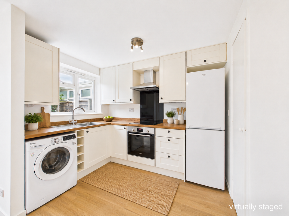 3 bed end of terrace house for sale in Brockhurst Close, Horsham, West Sussex - Property Image 4