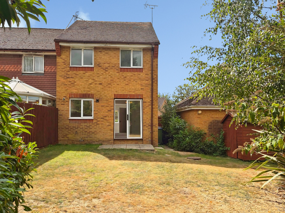 3 bed end of terrace house for sale in Ropeland Way, Horsham, West Sussex  - Property Image 2