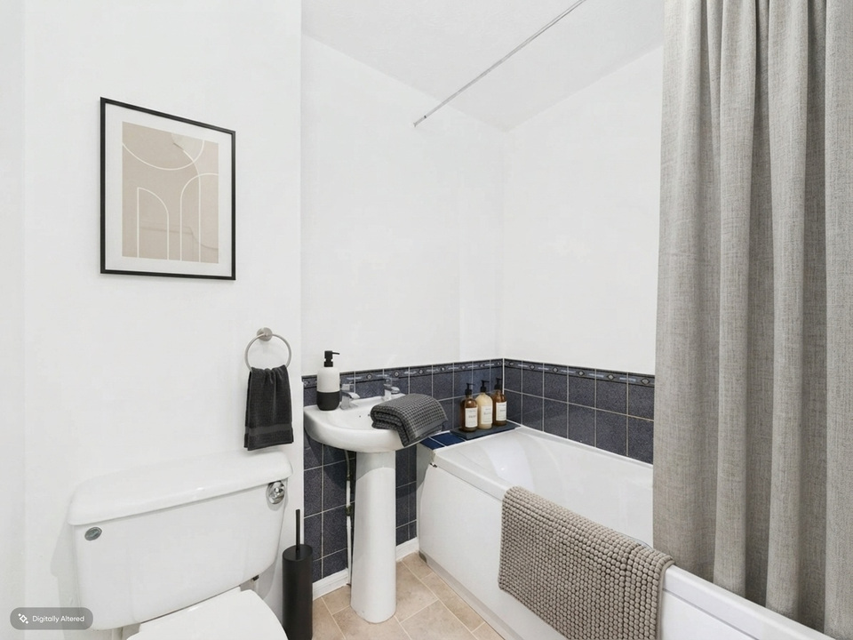 3 bed end of terrace house for sale in Ropeland Way, Horsham, West Sussex  - Property Image 13
