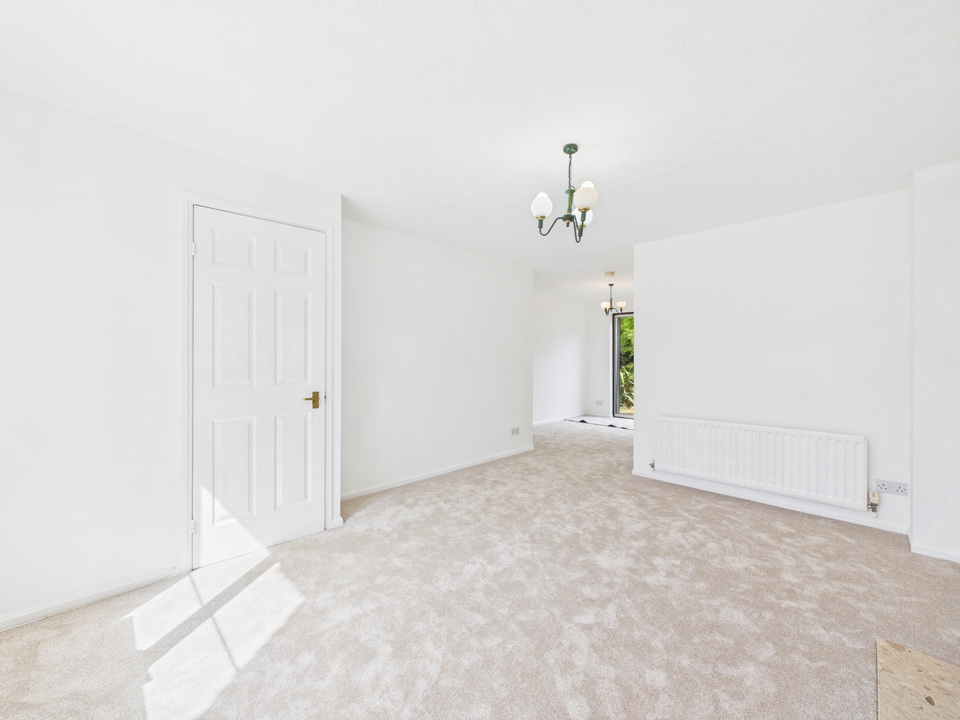 3 bed end of terrace house for sale in Ropeland Way, Horsham, West Sussex  - Property Image 4