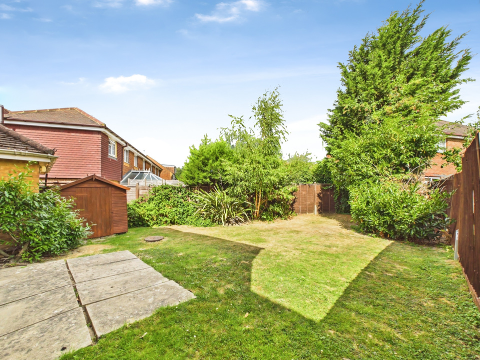 3 bed end of terrace house for sale in Ropeland Way, Horsham, West Sussex  - Property Image 16