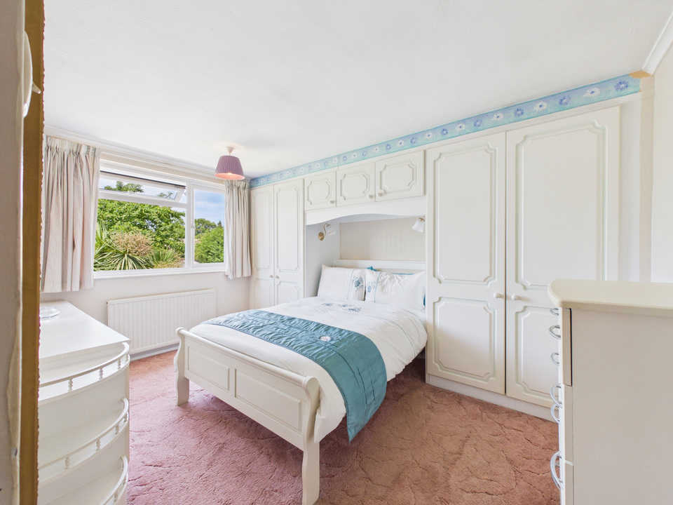 3 bed terraced house for sale in Laughton Road, Horsham, West Sussex  - Property Image 9