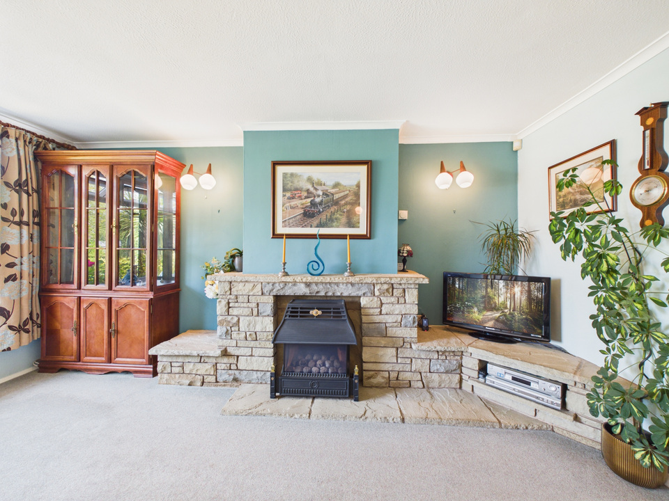3 bed terraced house for sale in Laughton Road, Horsham, West Sussex  - Property Image 14
