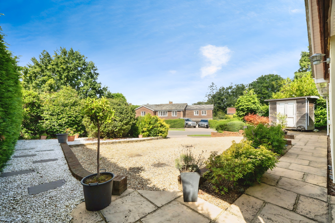4 bed detached bungalow for sale in Lime Kiln Road, Mannings Heath  - Property Image 12