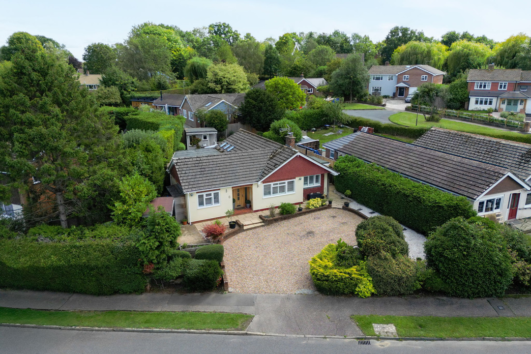 4 bed detached bungalow for sale in Lime Kiln Road, Mannings Heath