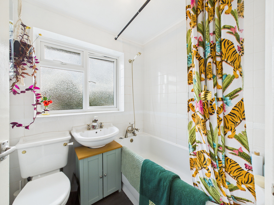 3 bed terraced house for sale in Beech Road, Horsham  - Property Image 8