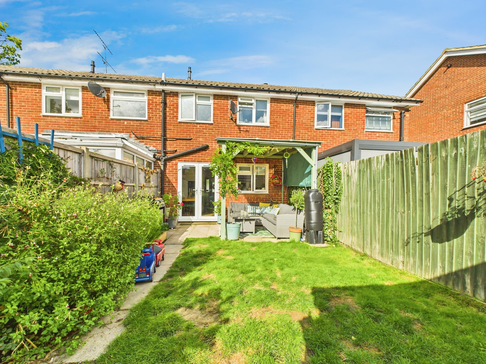 3 bed terraced house for sale in Beech Road, Horsham  - Property Image 10