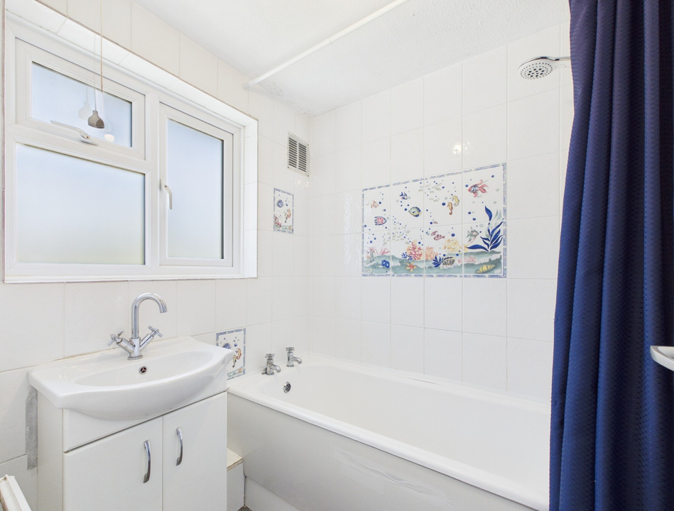 3 bed terraced house for sale in Sullington Mead, Broadbridge Heath  - Property Image 10