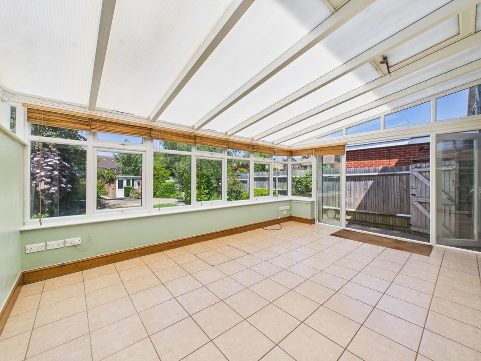 3 bed terraced house for sale in Sullington Mead, Broadbridge Heath  - Property Image 5