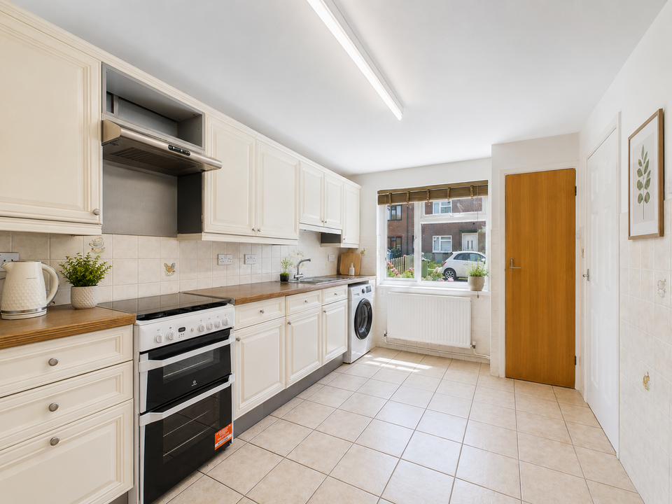3 bed terraced house for sale in Sullington Mead, Broadbridge Heath  - Property Image 4