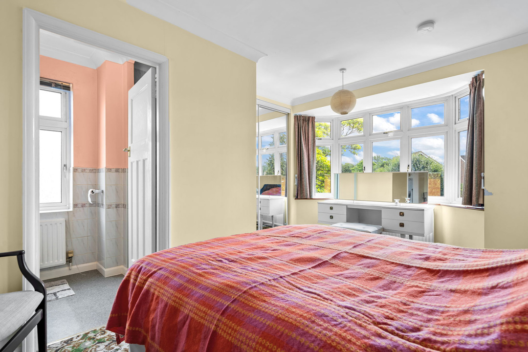 6 bed detached house for sale in Hillside, Horsham  - Property Image 6