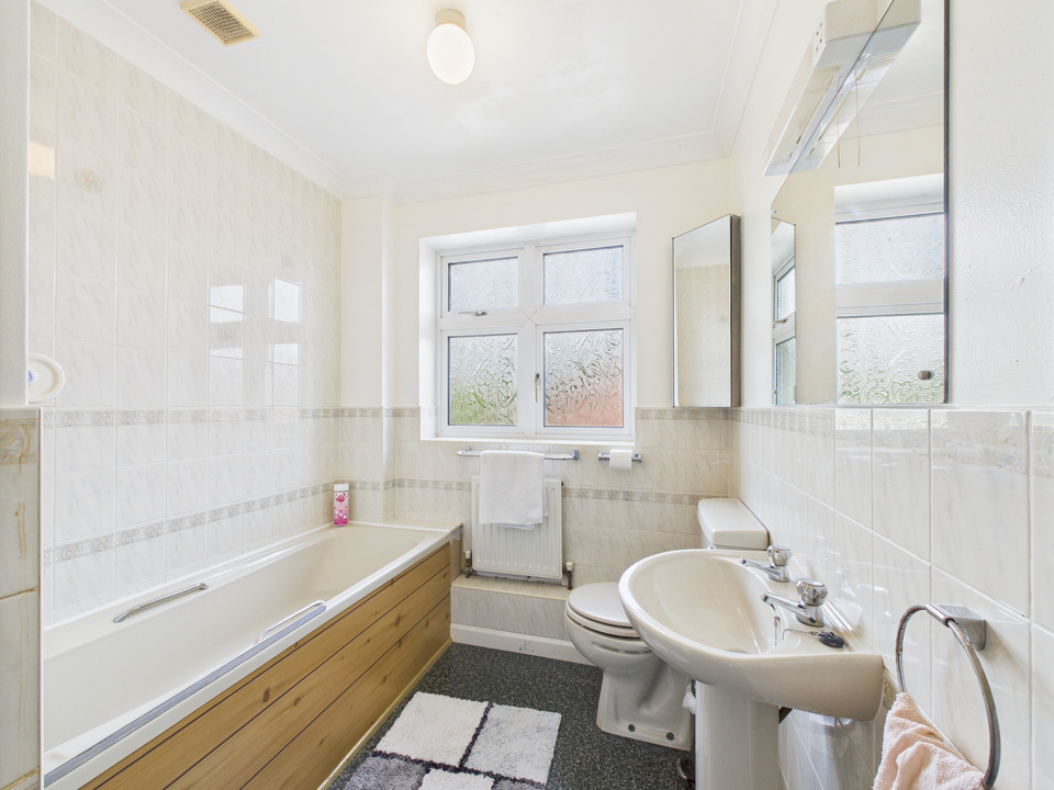 6 bed detached house for sale in Hillside, Horsham  - Property Image 9