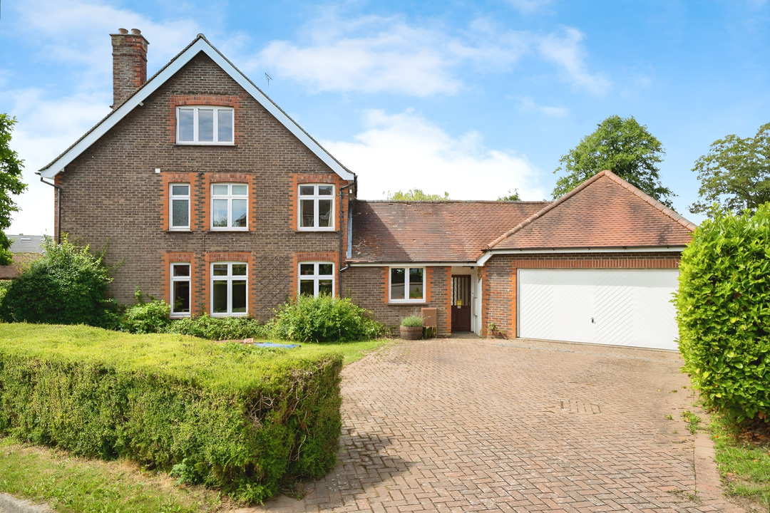 6 bed detached house for sale in Hillside, Horsham  - Property Image 12