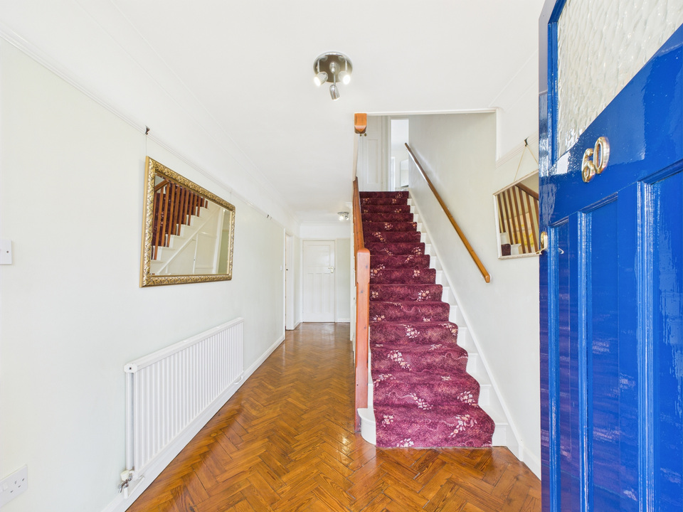 6 bed detached house for sale in Hillside, Horsham  - Property Image 14