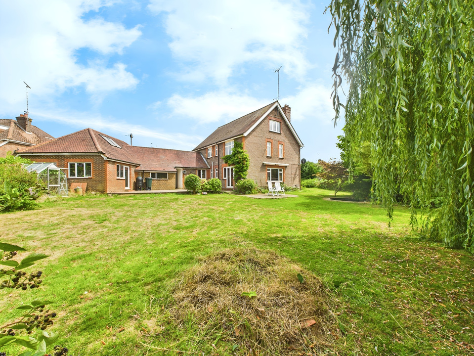 6 bed detached house for sale in Hillside, Horsham  - Property Image 25