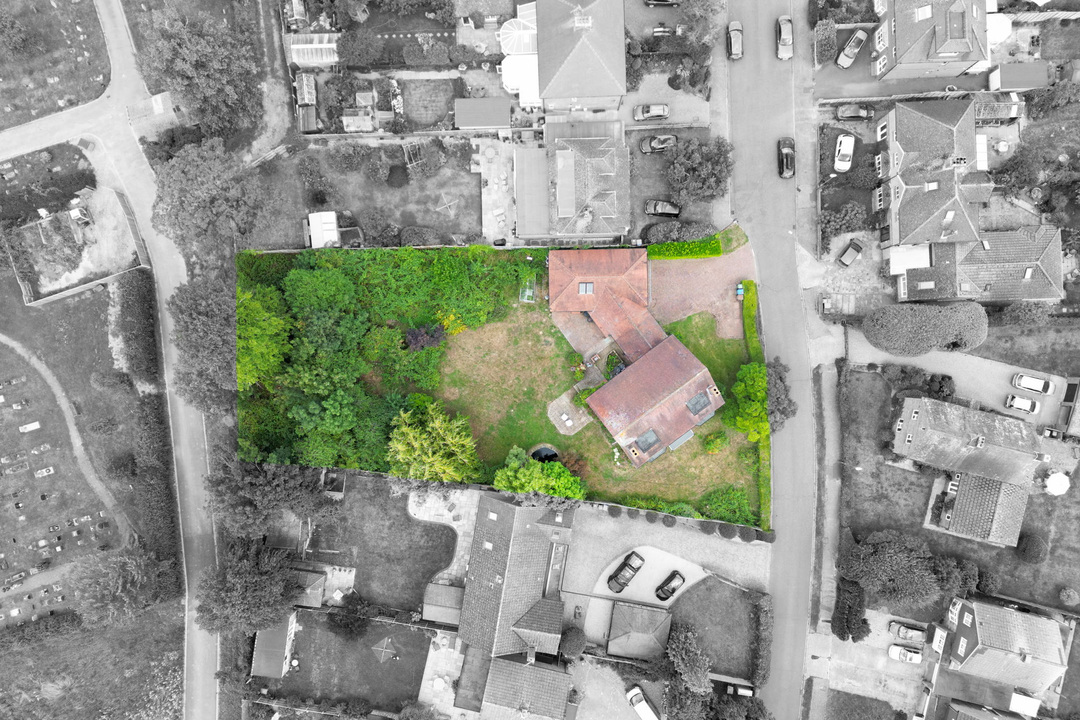 6 bed detached house for sale in Hillside, Horsham  - Property Image 27