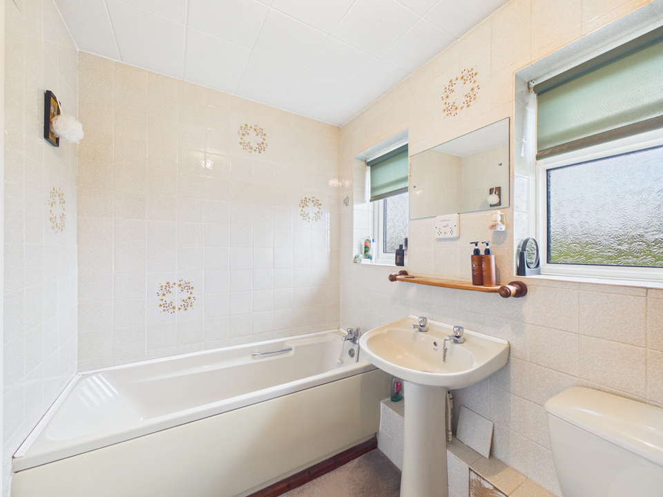 4 bed detached house for sale in Caterways, Horsham, West Sussex - Property Image 9
