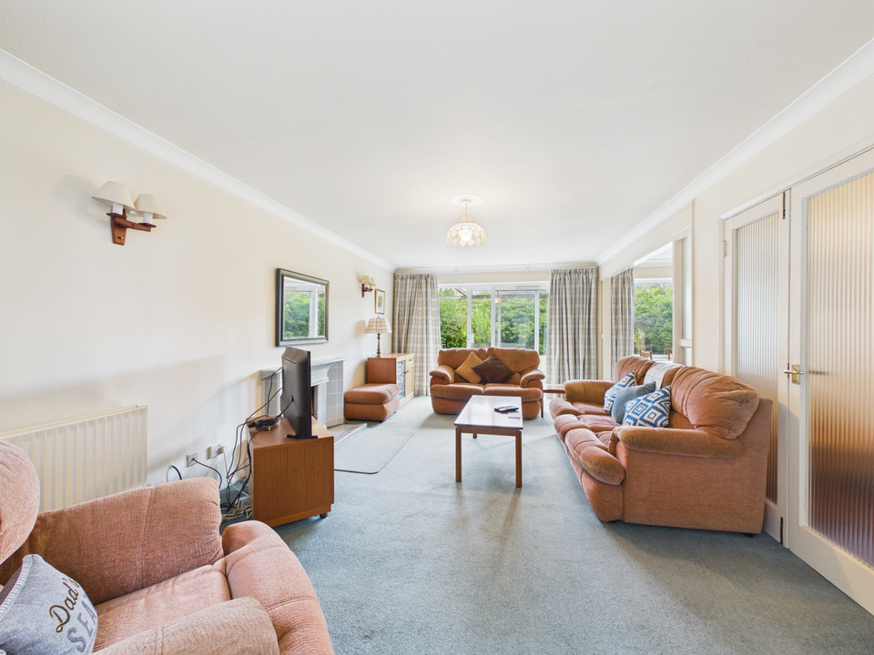 4 bed detached house for sale in Caterways, Horsham, West Sussex - Property Image 3