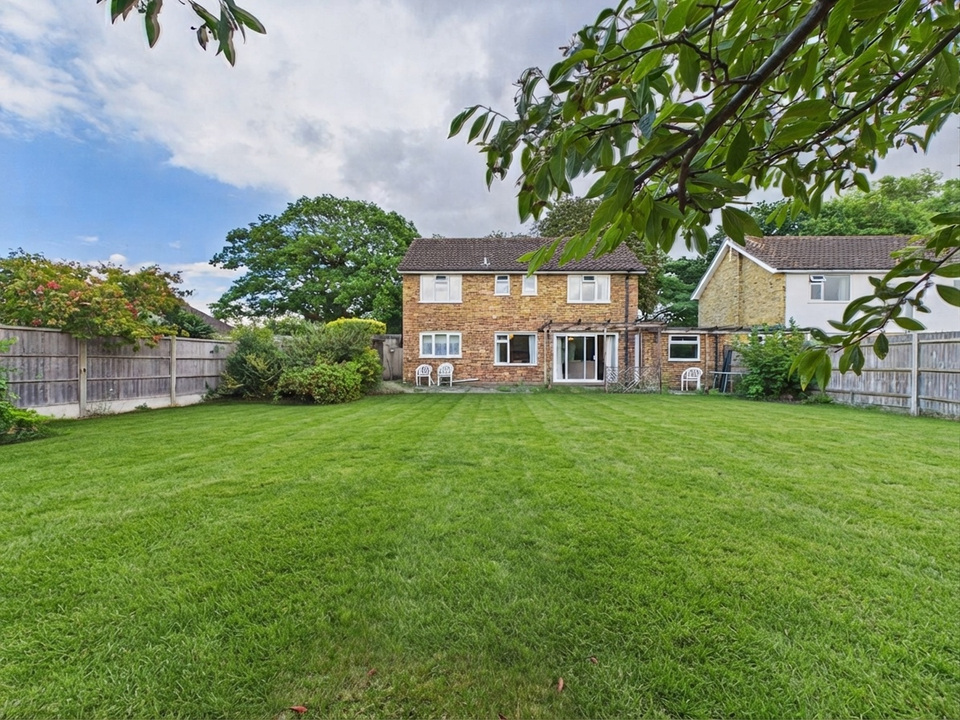 4 bed detached house for sale in Caterways, Horsham, West Sussex - Property Image 2