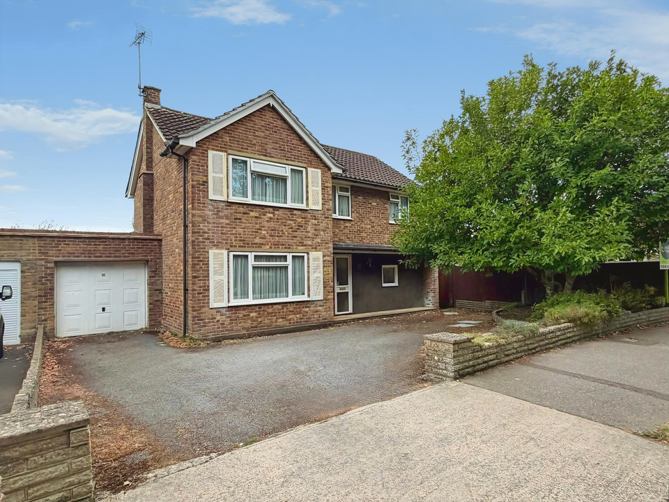 4 bed detached house for sale in Caterways, Horsham, West Sussex - Property Image 1