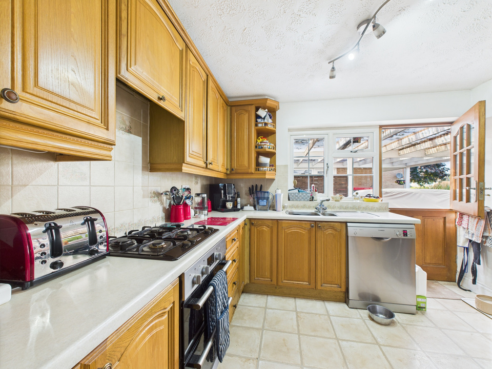 4 bed detached house for sale in Oaks Close, Horsham - Property Image 3