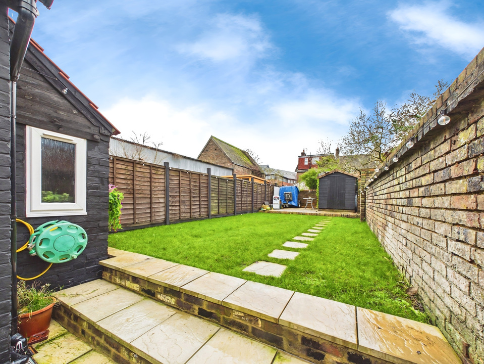 4 bed semi-detached house for sale in Wellington Road, Horsham  - Property Image 9