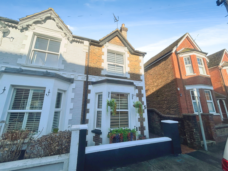 4 bed semi-detached house for sale in Wellington Road, Horsham - Property Image 1