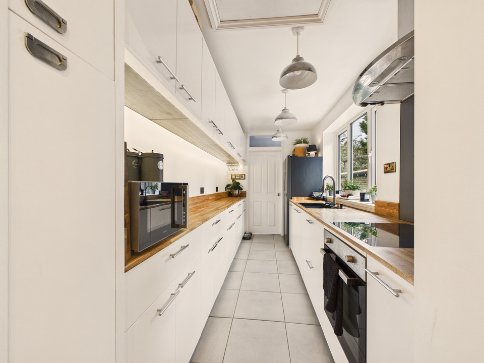 4 bed semi-detached house for sale in Wellington Road, Horsham  - Property Image 3