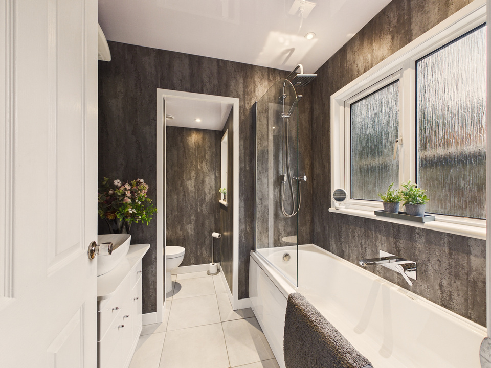 4 bed semi-detached house for sale in Wellington Road, Horsham  - Property Image 5