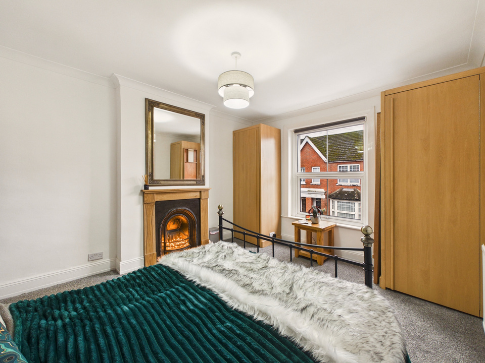 4 bed semi-detached house for sale in Wellington Road, Horsham  - Property Image 6