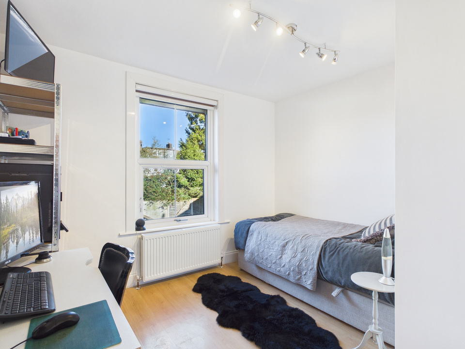 4 bed semi-detached house for sale in Wellington Road, Horsham  - Property Image 8