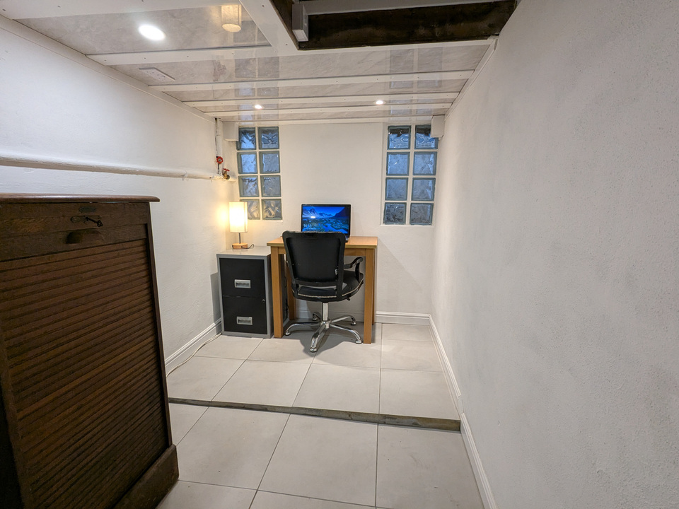 4 bed semi-detached house for sale in Wellington Road, Horsham - Property Image 28