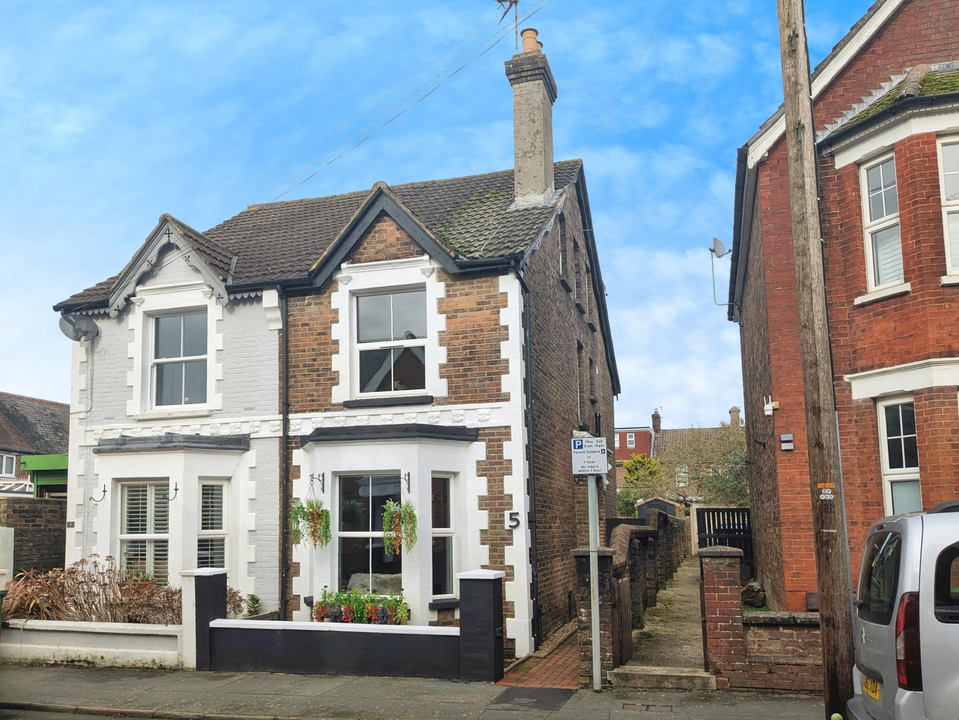 4 bed semi-detached house for sale in Wellington Road, Horsham - Property Image 1