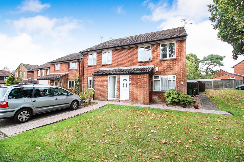 1 bed maisonette for sale in Singleton Road, Broadbridge Heath - Property Image 1