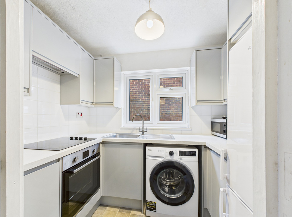 1 bed maisonette for sale in Singleton Road, Broadbridge Heath  - Property Image 4