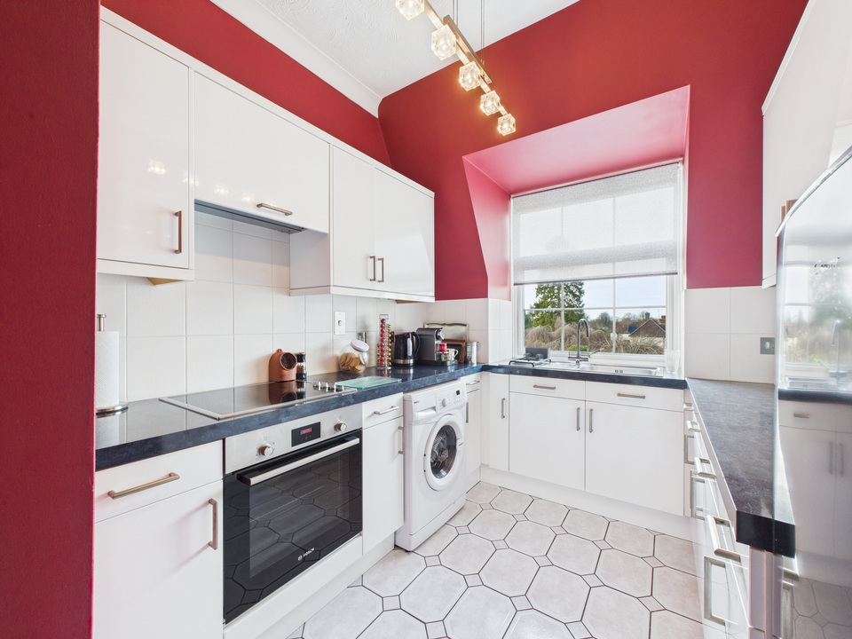 2 bed apartment for sale in Guildford Road, Horsham  - Property Image 2