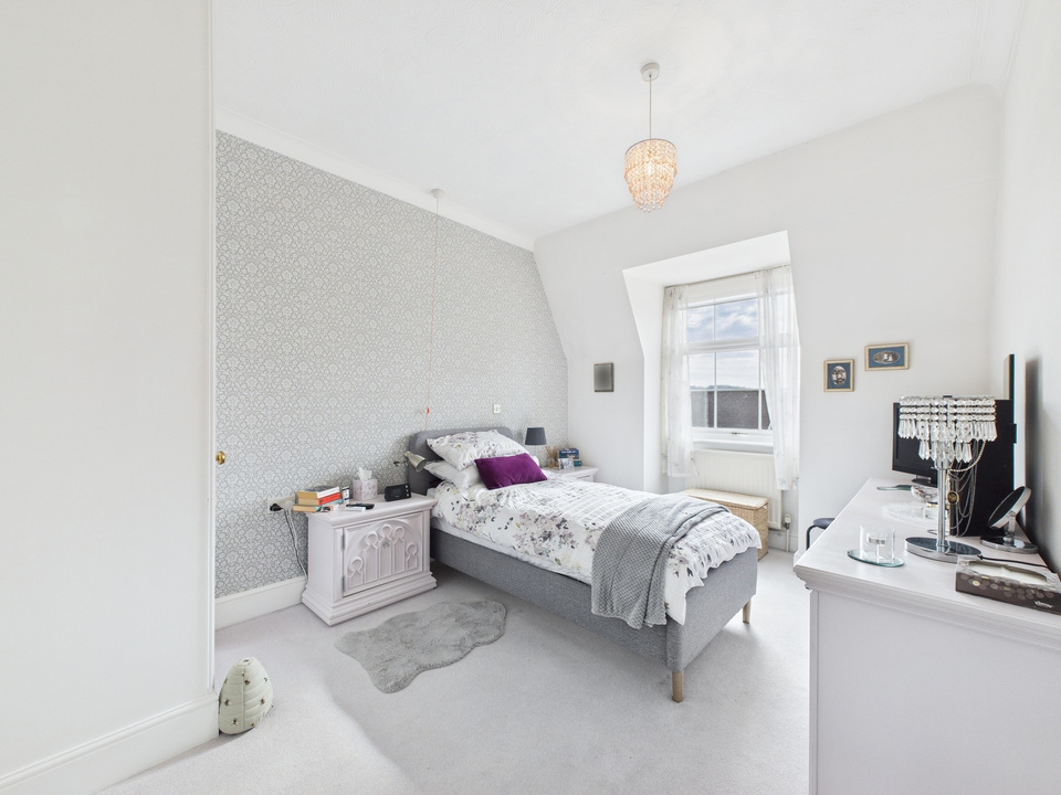 2 bed apartment for sale in Guildford Road, Horsham  - Property Image 4