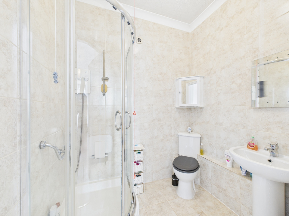 2 bed apartment for sale in Guildford Road, Horsham  - Property Image 5