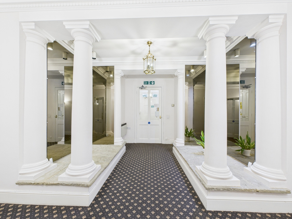 2 bed apartment for sale in Guildford Road, Horsham  - Property Image 8