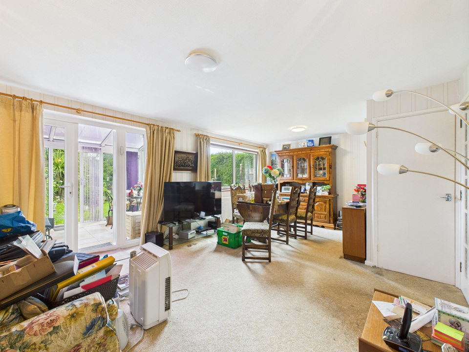 3 bed semi-detached house for sale in Pollards Drive, Horsham  - Property Image 3