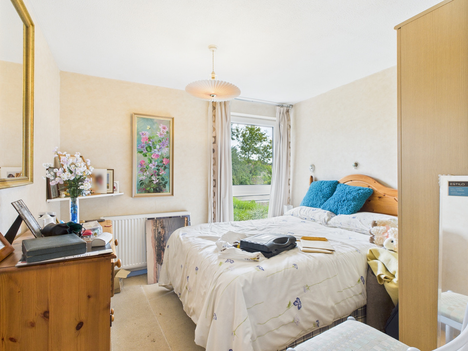 3 bed semi-detached house for sale in Pollards Drive, Horsham  - Property Image 7