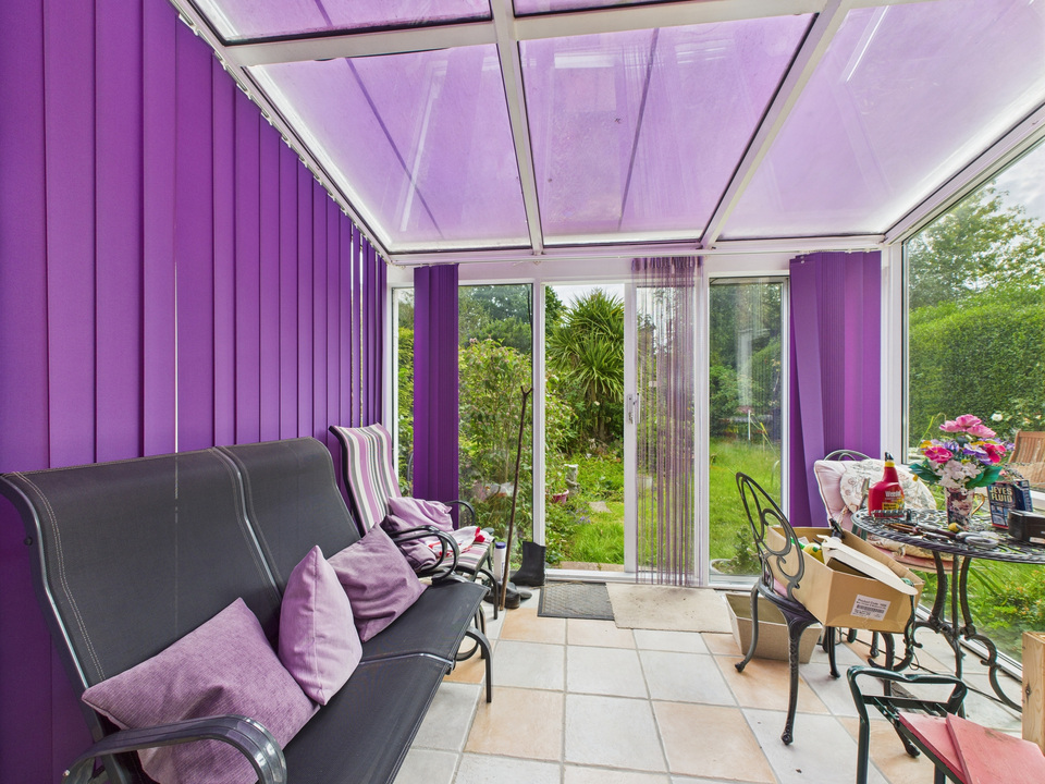 3 bed semi-detached house for sale in Pollards Drive, Horsham  - Property Image 9