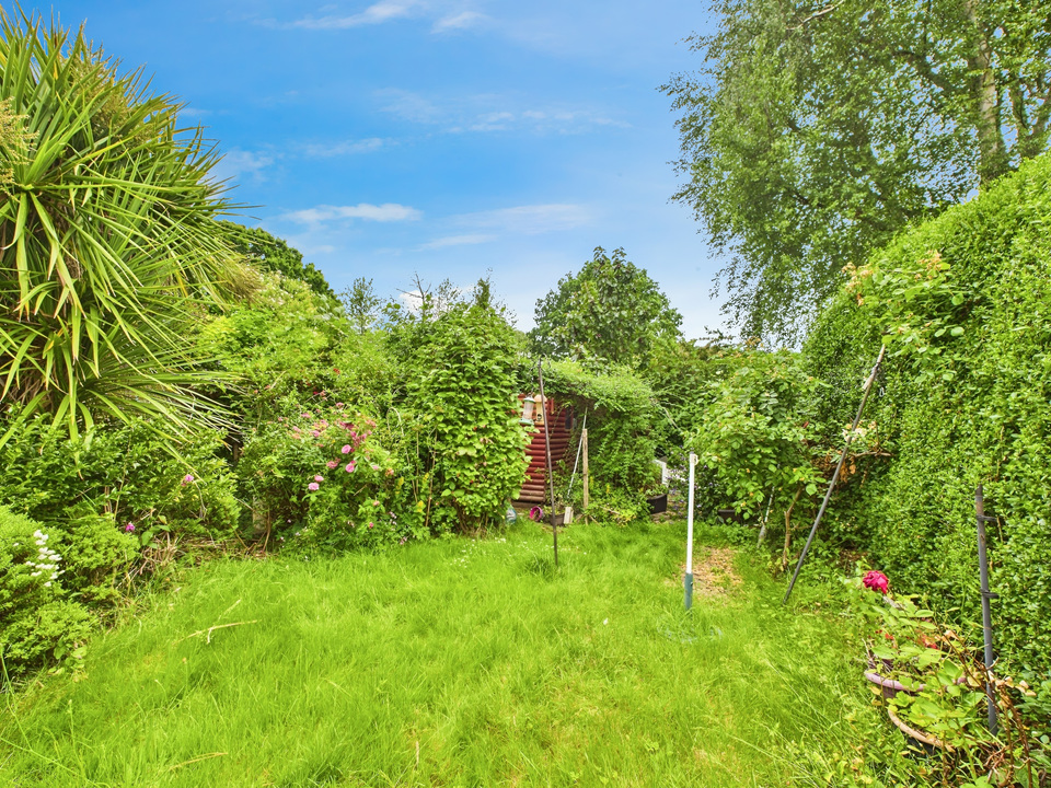 3 bed semi-detached house for sale in Pollards Drive, Horsham  - Property Image 13