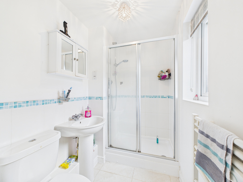 2 bed apartment for sale in Crawley Road, Horsham - Property Image 5