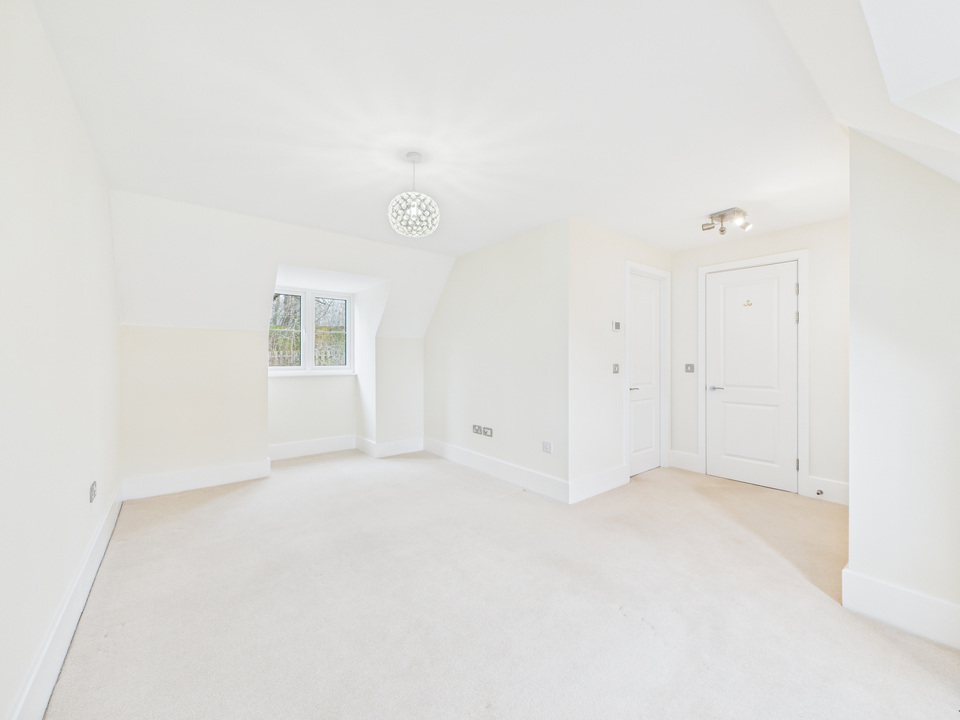 3 bed end of terrace house for sale in Durrants Drive, Faygate, Horsham, West Sussex - Property Image 13